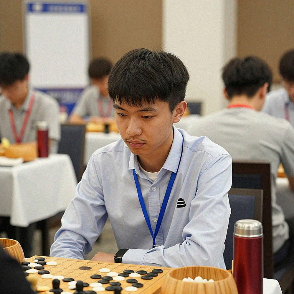 27 मिनिएचर, 10 ओपनिंग लेख और एक बिल: ChessBase Magazine #225 का लेखा-जोखा